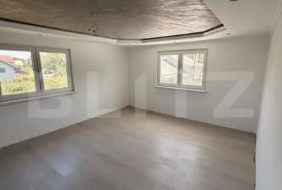 Casă cu 9 camere cu Teren 800 Mp în Central