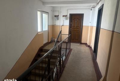 Apartament cu 4 camere decomandat în Micro 3