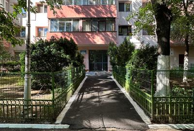 Apartament cu 3 camere decomandat în Progresul