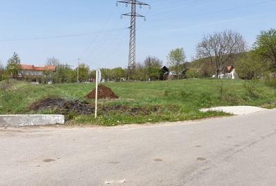Teren de 2298 mp, în Izvoarele - 2