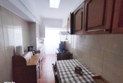 Apartament cu 3 camere decomandat în 1 Mai