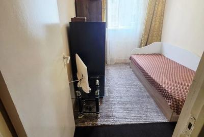 Apartament cu 3 camere nedecomandat în Malu Roșu