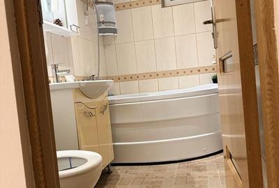 Apartament cu 3 camere decomandat în Olimpia-Stadion