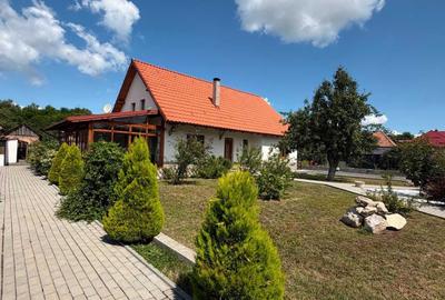 Casă cu 3 camere decomandat în Aiton