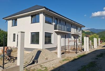Casă cu 4 camere în Central - 2