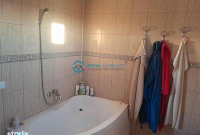 Casă cu 5 camere cu Teren 1000 Mp în Bucov