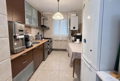 Apartament cu 4 camere decomandat, mobilat în Sebastian