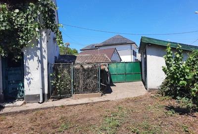 Casă cu 3 camere cu Teren 900 Mp în Central