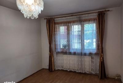 Apartament cu 3 camere semidecomandat în George Enescu