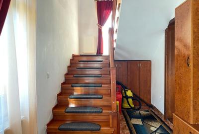 Casă cu 4 camere în Central