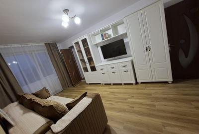 Apartament cu 4 camere decomandat în Titan