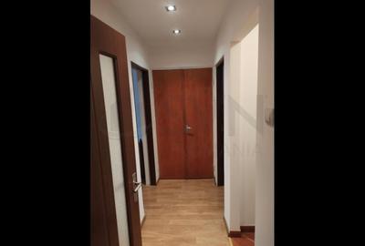 Apartament cu 3 camere semidecomandat în Timișoara