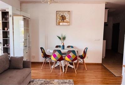 Apartament cu 3 camere semidecomandat, mobilat în Apărătorii Patriei