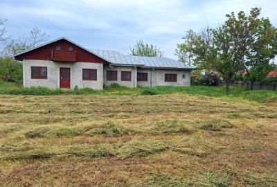 Casă cu 4 camere în Lacu Sărat - 3