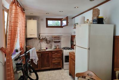 Apartament cu 3 camere semidecomandat în Central - 8
