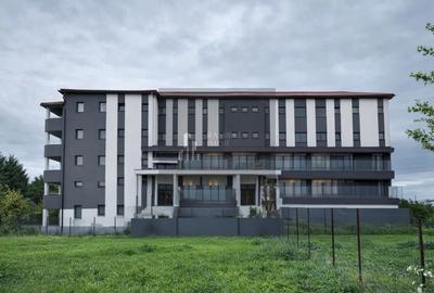 Casă individuală cu 26 camere cu Canalizare în Lacul Morii - 1