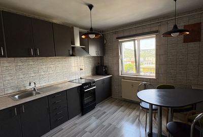 Apartament cu 3 camere decomandat în Florești