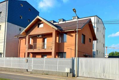 Casă cu 4 camere cu Teren 264 Mp în Central