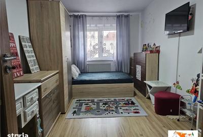 Apartament cu 3 camere în Cetate
