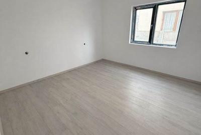 Casă cu 3 camere cu Teren 256 Mp în Central - 1