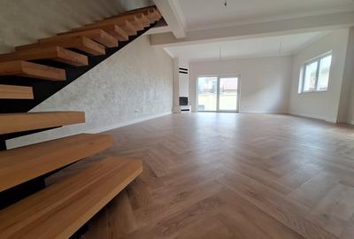 Duplex cu 5 camere cu Canalizare în Dumbrăvița - 1