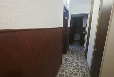 Apartament cu 3 camere decomandat în Tractorul - 11