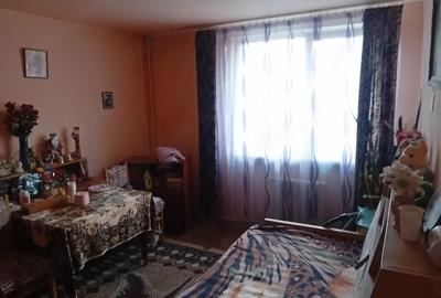 Apartament cu 2 camere decomandat în Precista