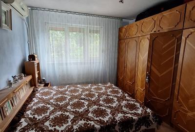 Apartament cu 2 camere decomandat în Micro 20