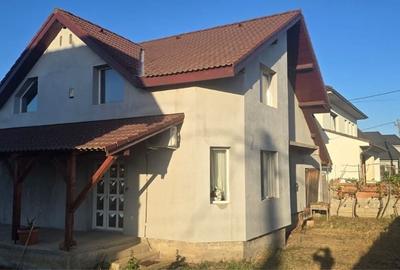 Casă cu 4 camere în Livada