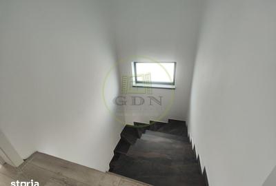 Casă cu 4 camere cu Teren 242 Mp în Malu Mare
