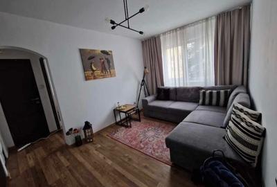 Apartament cu 2 camere semidecomandat în Florilor