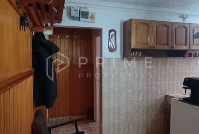 Apartament cu 3 camere semidecomandat în Dâmbu Pietros