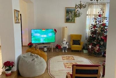 Casă individuală cu 7 camere cu Canalizare în Parcul Carol - 2