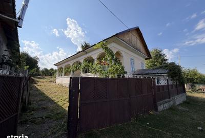 Casă cu 3 camere cu Teren 900 Mp în Soveja