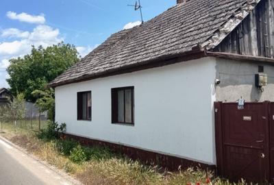 Casă cu 2 camere în Peregu Mare