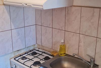 Garsonieră decomandată în Lipovei