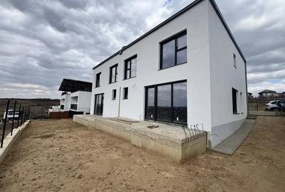 Duplex cu 4 camere cu Canalizare în Borhanci - 3