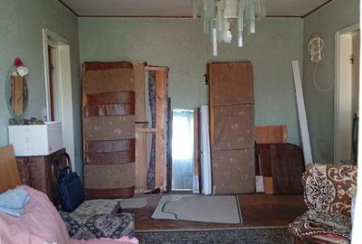 Apartament cu 3 camere semidecomandat în Titan