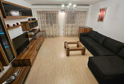 Apartament cu 3 camere decomandat în Calea Călărașilor