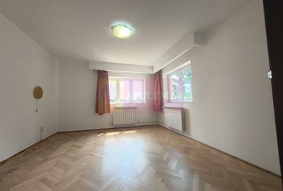 Casă individuală cu 7 camere cu Canalizare în Central - 46