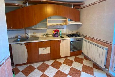Apartament cu 3 camere decomandat, mobilat în C5 - 5