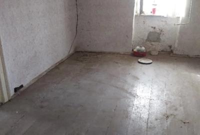 Casă cu Teren 2743 Mp în Central