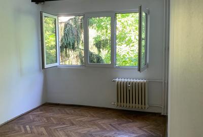Apartament cu 3 camere semidecomandat în Berceni - 1