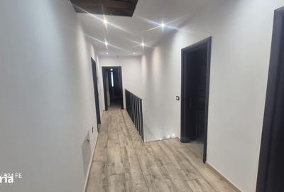 Casă cu 4 camere în Bistrița