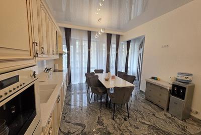 Apartament cu 4 camere decomandat în Decebal - 2