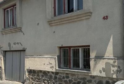 Casă cu Teren 130 Mp în Central