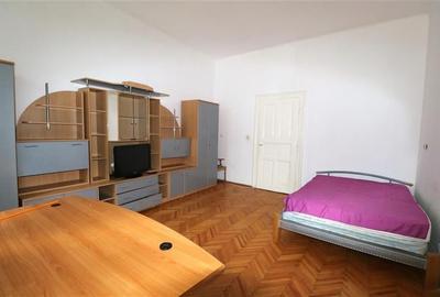 Apartament cu 3 camere circular în Central - 1