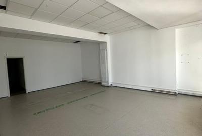 Spațiu comercial, de 150 mp, în Săsar