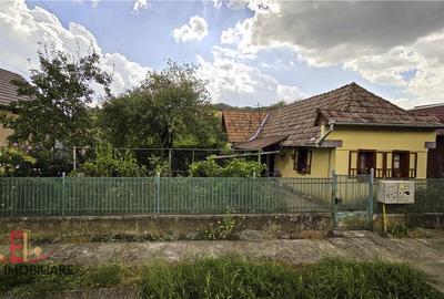 Casă cu 2 camere cu Teren 800 Mp în Acățari