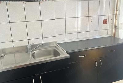 Garsonieră decomandată în Decebal